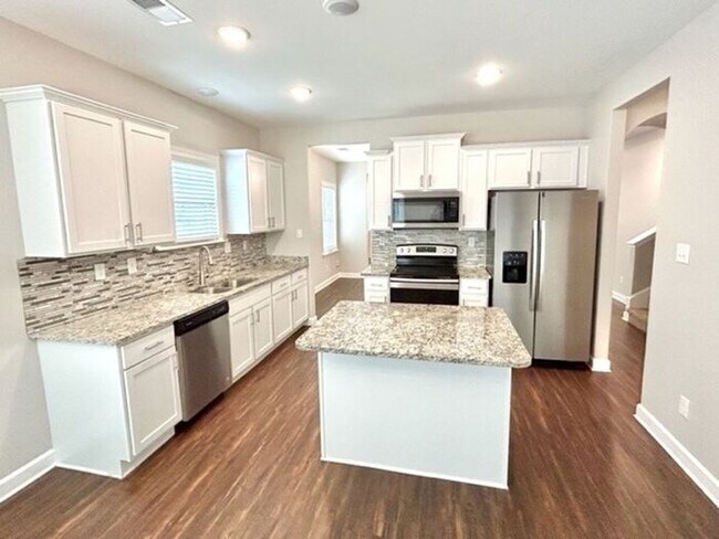 Foto del edificio - Now Leasing A 4 Bedroom 2.5 bath home in S...