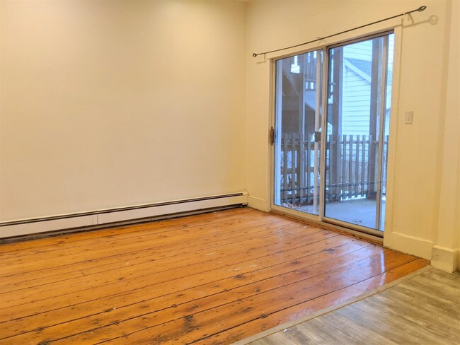 Building Photo - 8 Evergreen Sq