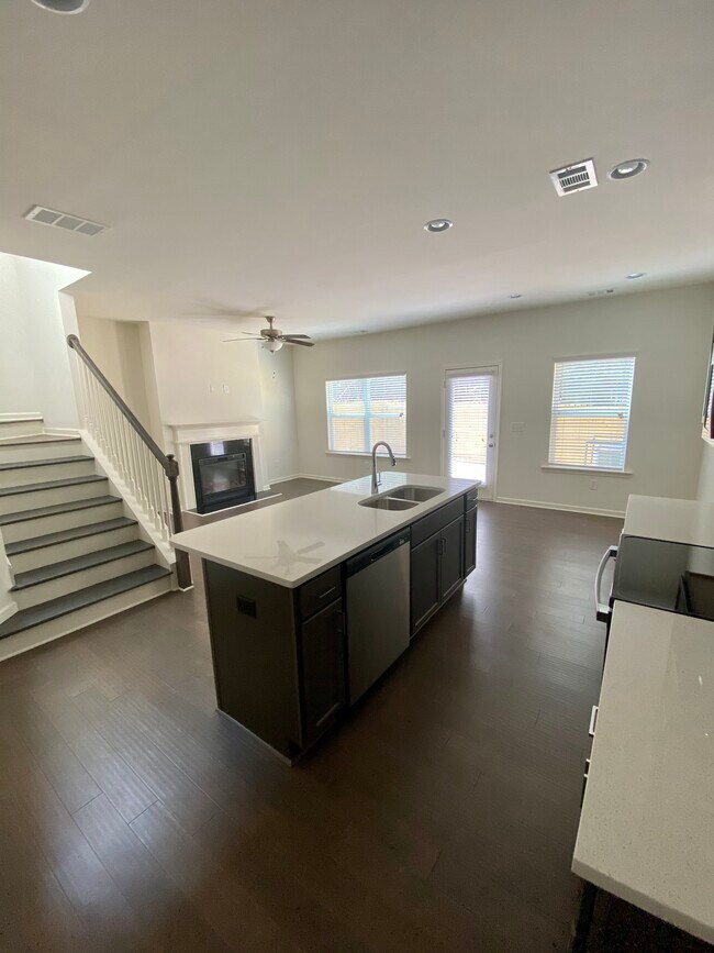 Building Photo - 1286 Taylor Way