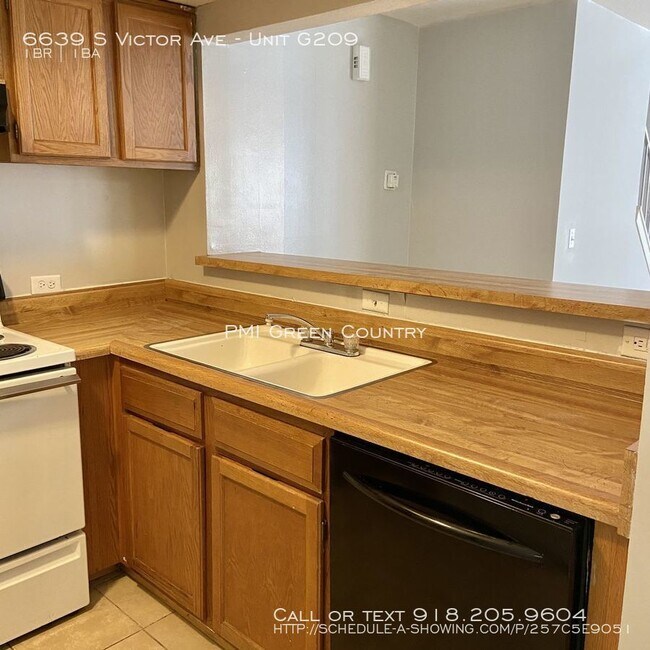 Building Photo - 6639 S. VICTOR AVE #G209
