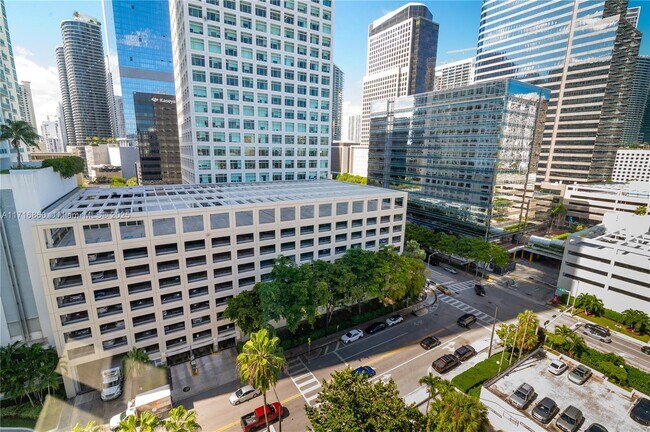 Foto del edificio - 825 Brickell Bay Dr