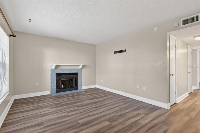 Foto del edificio - 14319 Hanging Moss Cir