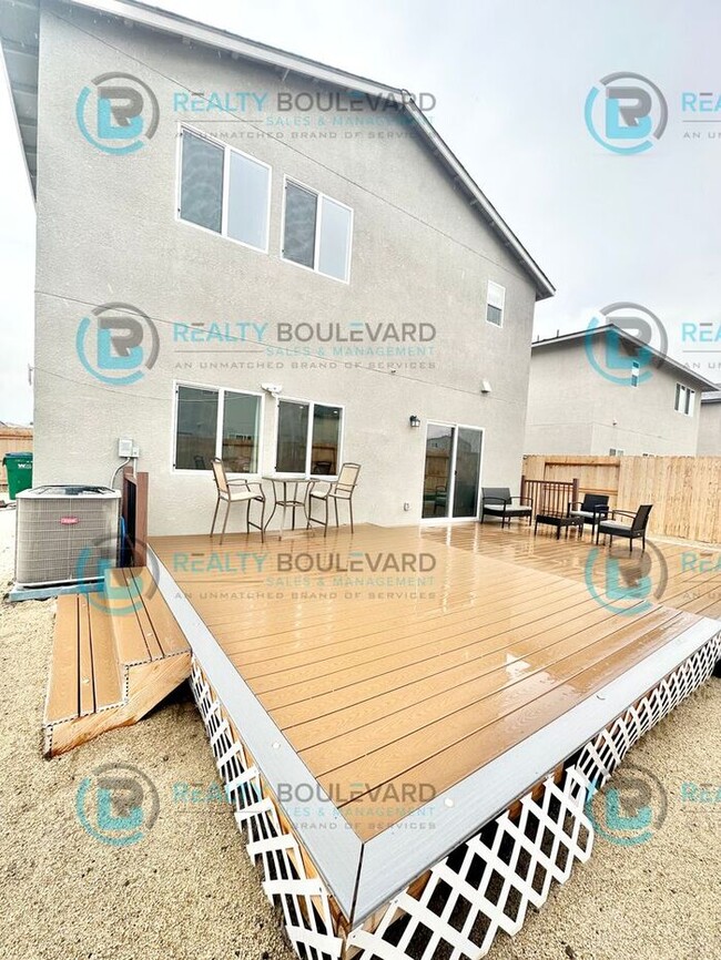 Building Photo - Beautiful 4 Bedroom 3 Bathroom House Locat...