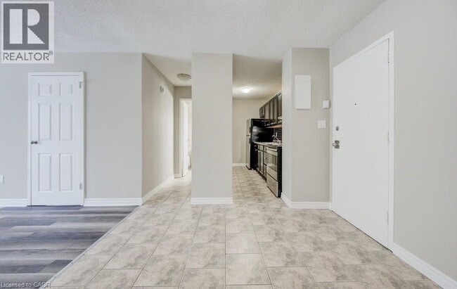 Building Photo - 930 Eagle St N