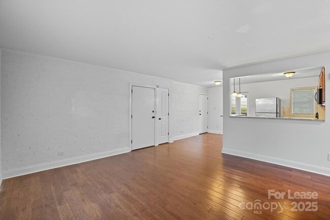 Foto del edificio - 4911 Park Rd