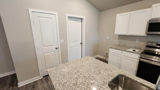 Foto del edificio - 13609 Sherman Ave