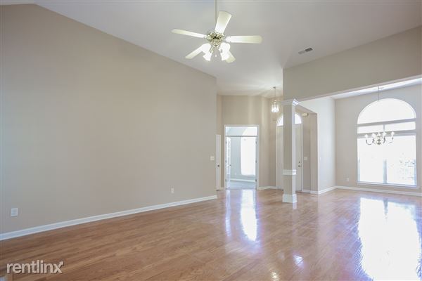 Building Photo - 8357 Shady Elm Dr