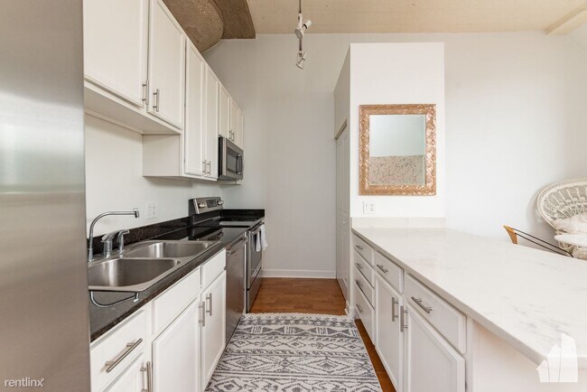 Foto del edificio - 1 br, 1 bath Condo - 4131 W Belmont Ave