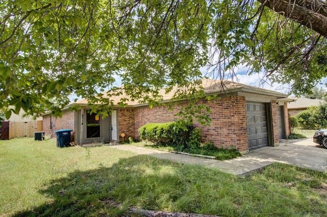 Building Photo - 6714 S Creek Dr