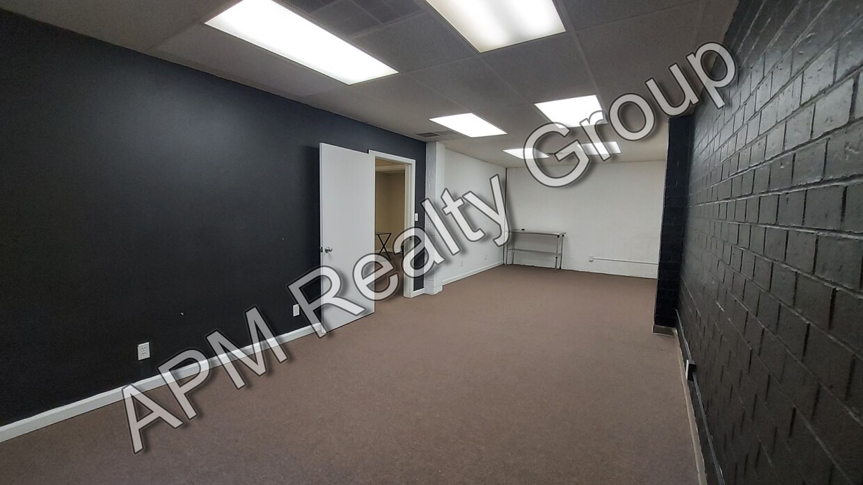 Primary Photo - Private office space with move in special!