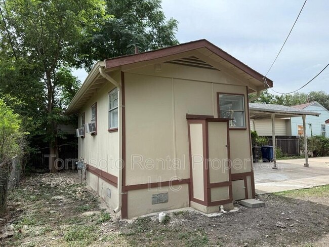 Building Photo - 1334 W Lullwood Ave