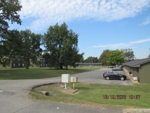 Building Photo - 1313 McNutt Rd