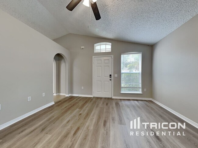 Foto del edificio - 13714 Gentle Woods Ave