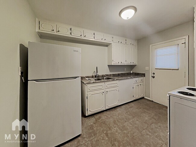 Foto del edificio - 108 Rose Dr