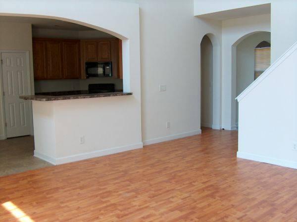 Building Photo - 879 Brookline Dr