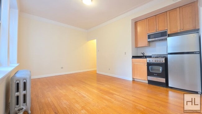Building Photo - Bright 4th-Floor 1-Bed with Triple-Window Living Room in Greenwich Village