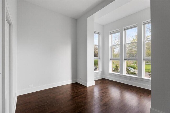 Foto del edificio - 3 bedroom in Chicago IL 60616