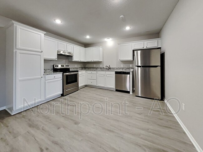 Building Photo - 314 NW Woodbury Dr
