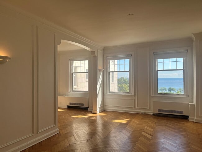 Foto del edificio - 925 E Wells St
