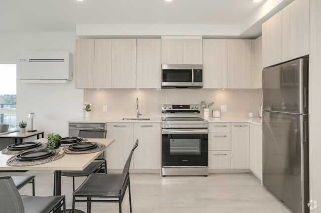 Interior Photo - University Heights