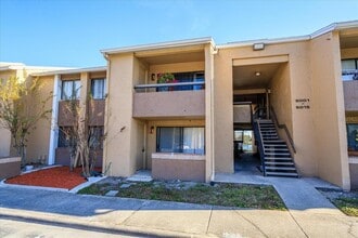 Building Photo - 5013 Vineland Rd