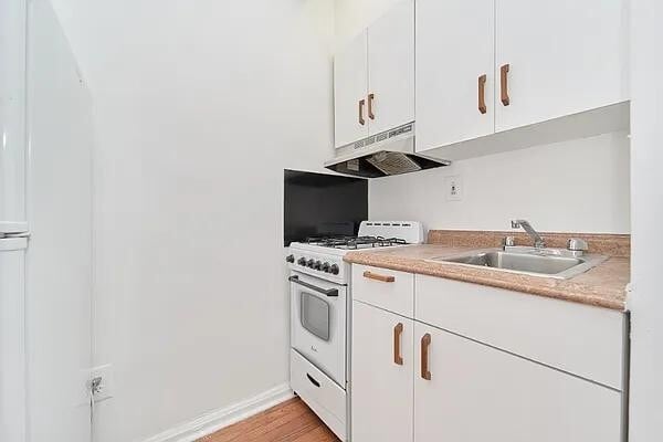 Building Photo - 317 W 29th St