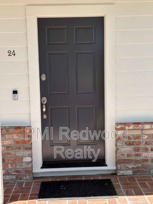 Foto principal - 24 Hilltop Dr