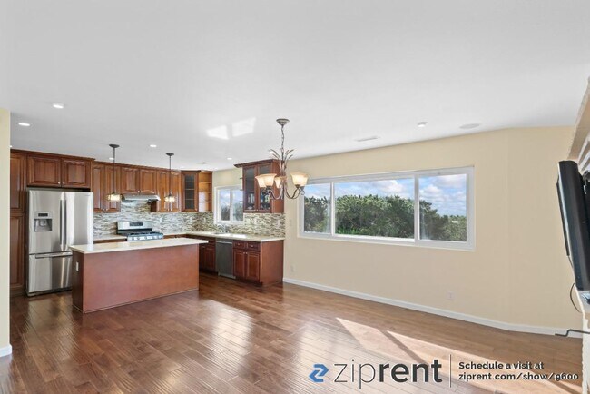 Foto del edificio - 8421 Aster Ave