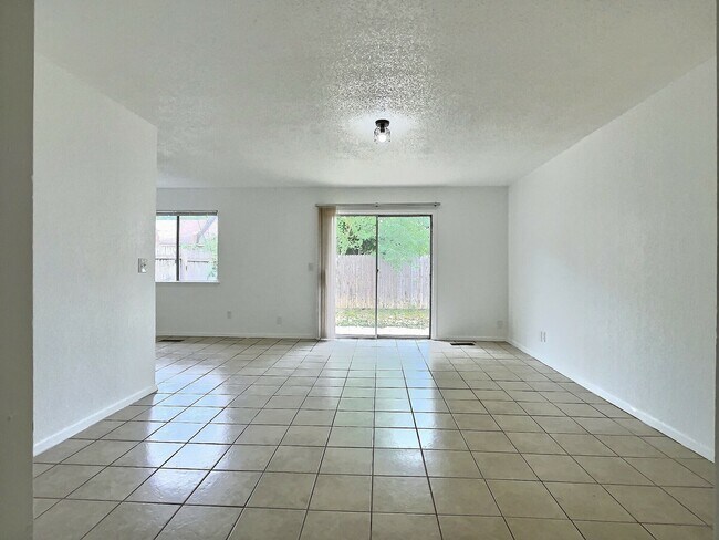 Foto del edificio - 1543 E 66th Plz