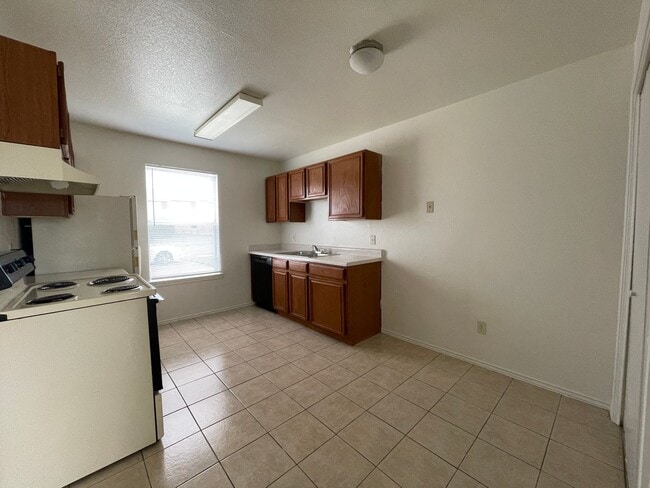 Building Photo - 1712 Benttree Dr