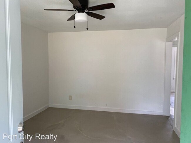 Building Photo - 3 br, 1 bath House - 3401 Palm Road