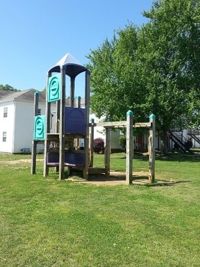 Building Photo - 130 River Oak Dr