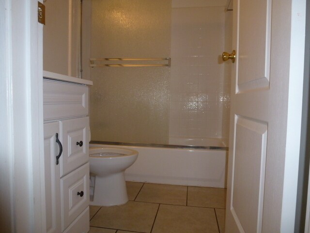 bathrm - 179 Haas Ave