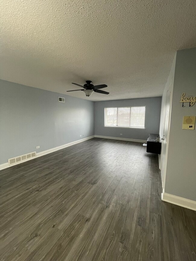 1412 Carol Ct Unit 3A, Palatine, IL 60074 Condo for Rent in Palatine