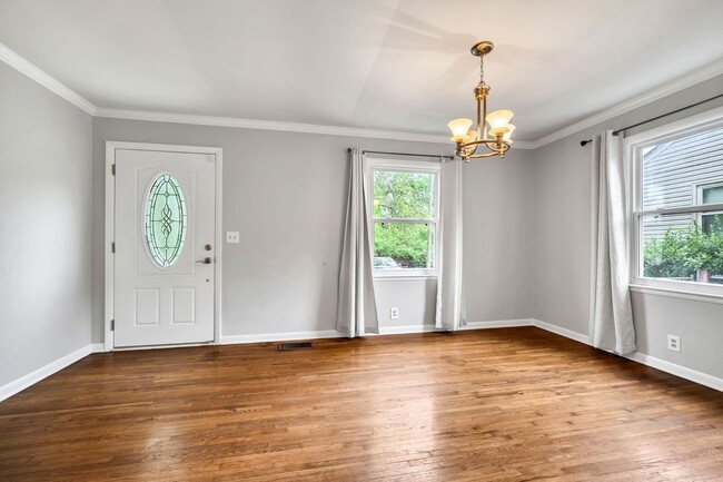 Building Photo - Freshly Renovated Charlotte Park 3/2 Home
