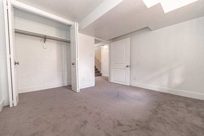 Building Photo - 360 N 200 W