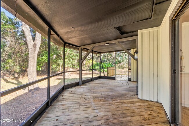 Building Photo - 212 Raintree Trail