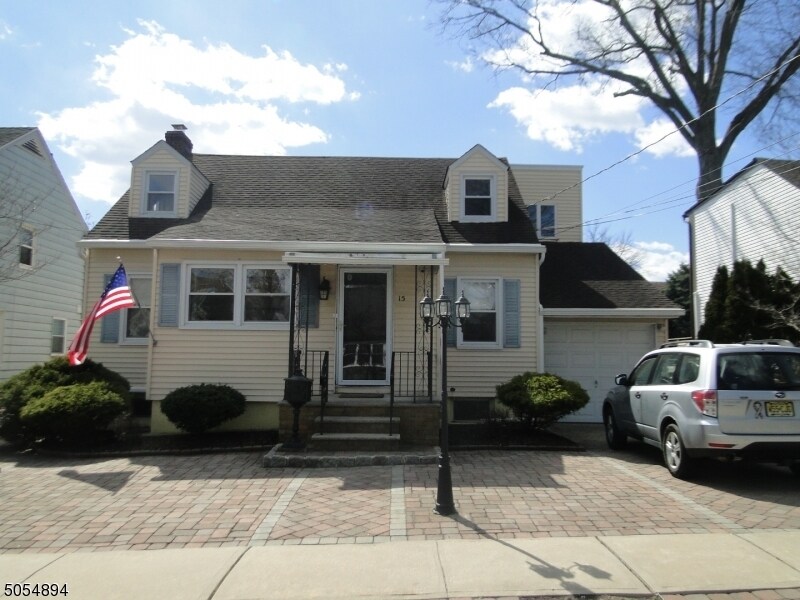 Primary Photo - 15 Avon Pl