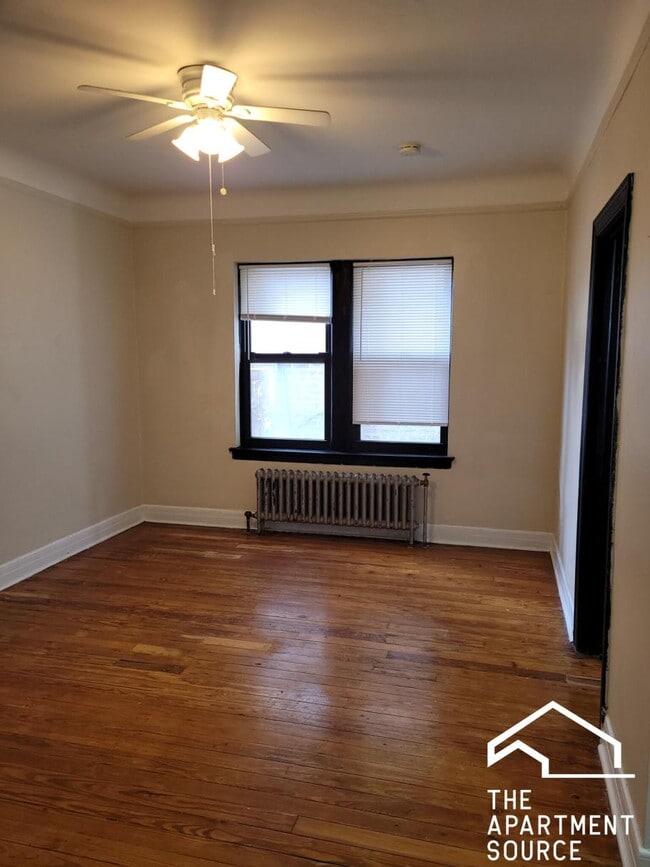 Building Photo - 948 W Cuyler Ave
