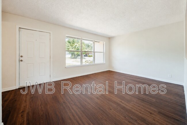 Building Photo - 2223 Eudine Dr W