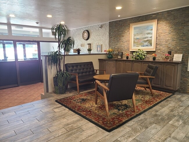 Building Photo - 576 Washington St