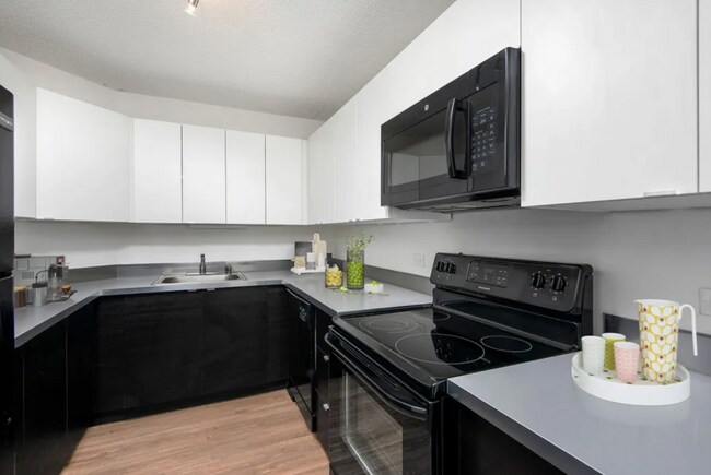 Building Photo - 1122 N La Salle Dr