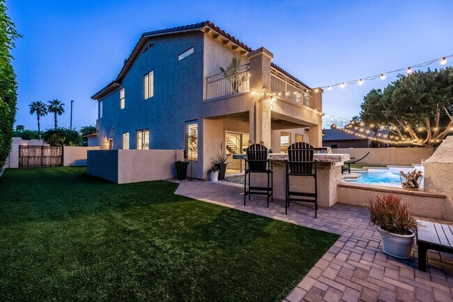 Foto del edificio - FULLY FURNISHED BEAUTFULLY REMODELED RESOR...