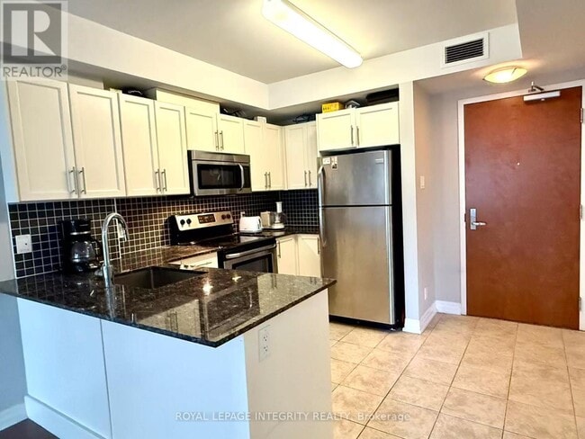 Building Photo - 242 Rideau St