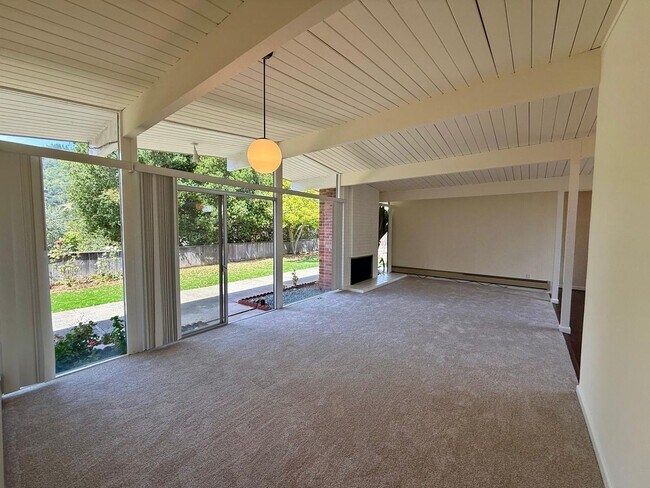 Building Photo - BEAUTIFULLY MAINTAINED EICHLER-STYLE HOME IN DESIRABLE LUCAS VALLEY WITH HOA POOL AND TENNIS COURTS