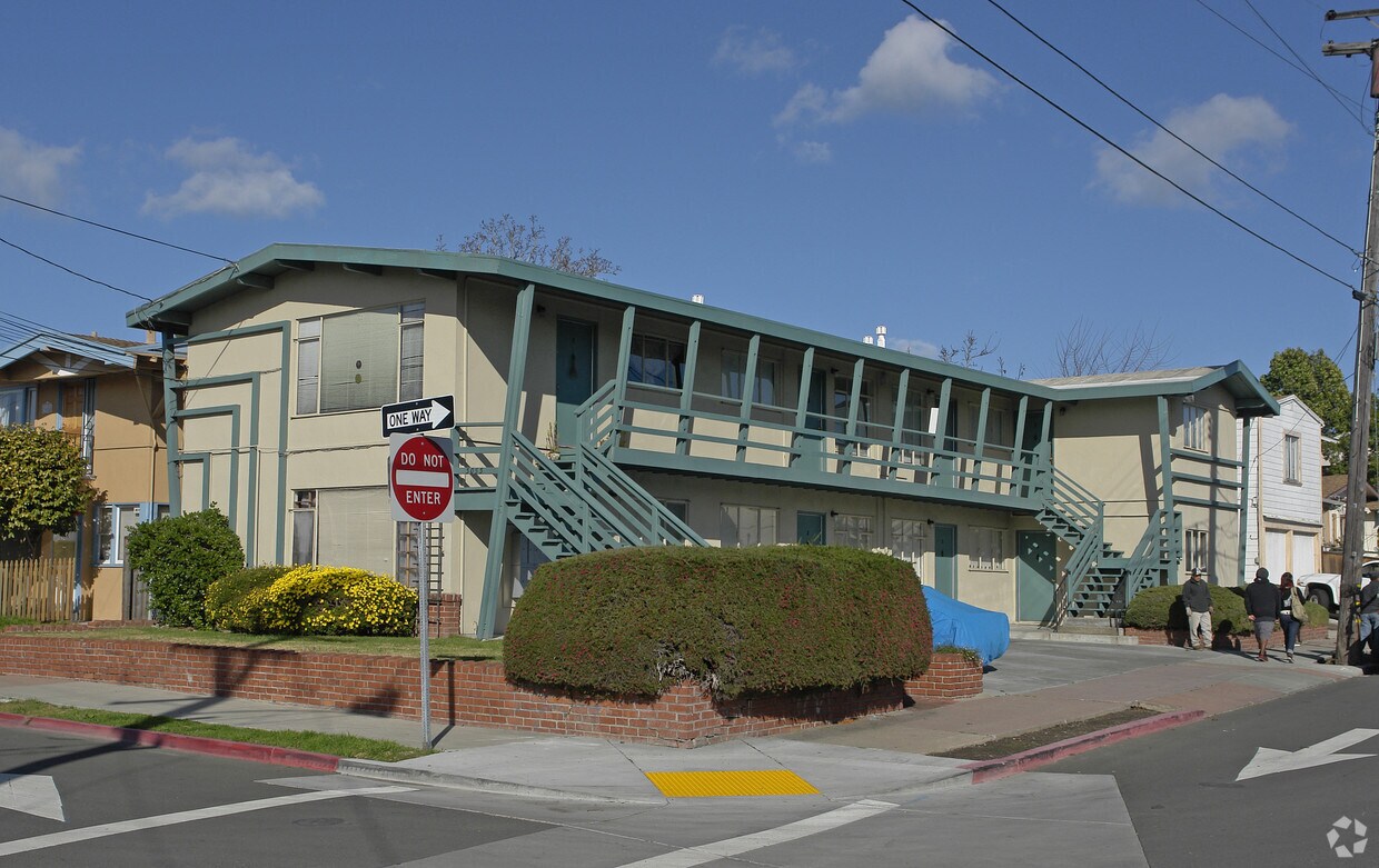 Primary Photo - 3053 Dohr St