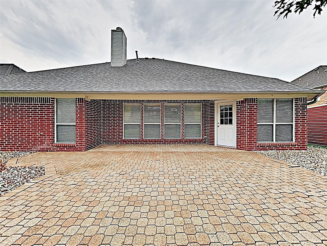 Building Photo - Grapevine Gem with Modern Upgrades & Backyard Retreat