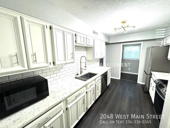 Building Photo - Charming 3-Bedroom, 2-Bath Townhouse in Do...