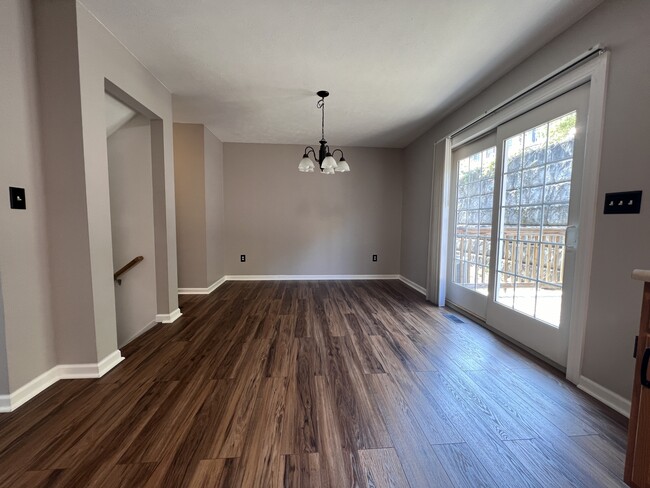 Building Photo - 848 Quadrilla St