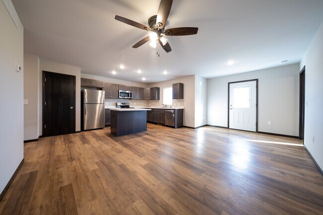 Foto del edificio - 645 4th Cir Dr SW